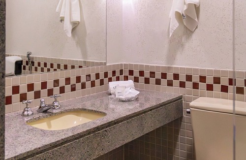 Centro Hotel | Discover Hotel Dan Inn Uberlândia: Pool, Restaurant & More