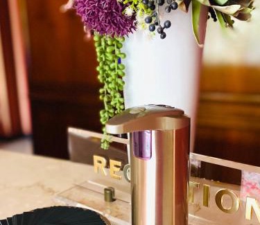 Basiano Hotel | Discover Hotel Daniel: 4-Star Comfort with Hot Tub & Dining