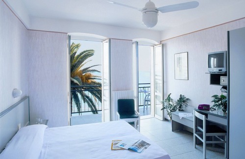 Alassio Hotel | Hotel Danio Lungomare: Guest Rated 9.4 with Spa & Dining