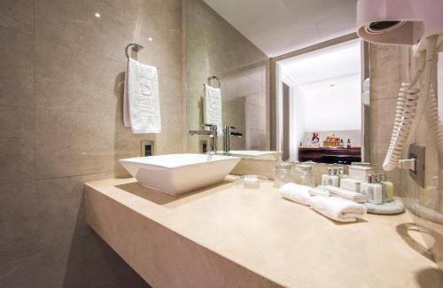 Castropol Hotel | Elegant Hotel Dann Carlton Belfort Medellin with Ocean Views