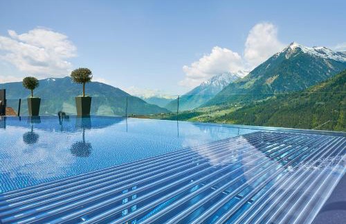 Schenna Hotel | Delightful Hotel Das Sonnenparadies with Oceanfront Pool