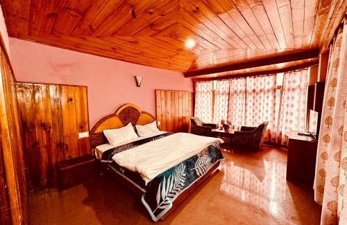 Manali Hotel | Top Rated Hotel Daulat - Child-Friendly Retreat in Manali