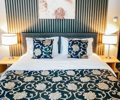 Marianske Lazne Hotel | Elegant Hotel DaVinci: Pet Friendly with Pool & Spa
