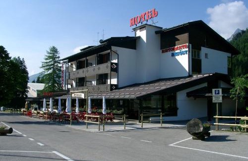 Forni di Sopra Hotel | Pet-Friendly Hotel Davost with Breakfast and Family Amenities