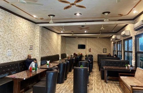 Varanasi Hotel | Budget-Friendly Comfort at Hotel Dawat with Family Amenities