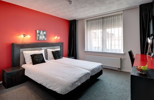 Municipality of Delfzijl Hotel | Discover Hotel De Boegschroef: Family-Friendly Retreat