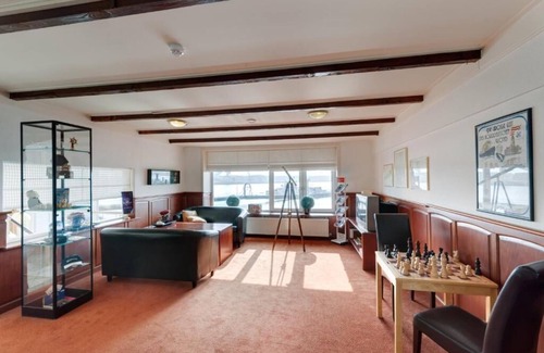 Municipality of Delfzijl Hotel | Discover Hotel De Boegschroef: Family-Friendly Retreat
