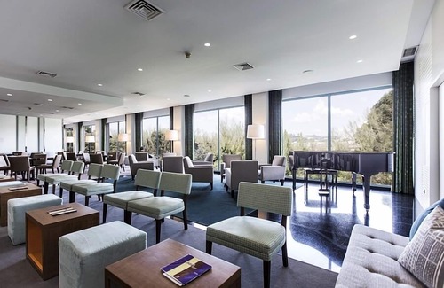 Guimaraes Hotel | Relax at Hotel de Guimarães: Pool, Spa & High Ratings