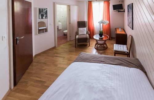 Corsier-sur-Vevey Hotel | Discover Comfort at Hotel de la Place with Family-Friendly Amenities