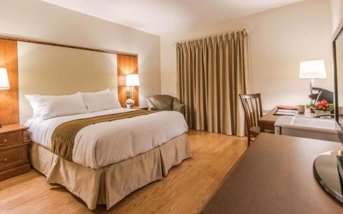 Sorel-Tracy Bed & Breakfast | Discover Comfort at Hotel de la Rive with Hot Tub Access