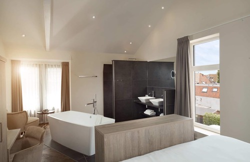 Den Burg Hotel | Discover Hotel de Lindeboom: Top-Rated Family-Friendly Stay