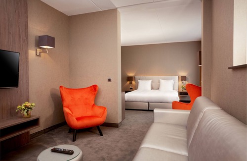 Den Burg Hotel | Discover Hotel de Lindeboom: Top-Rated Family-Friendly Stay