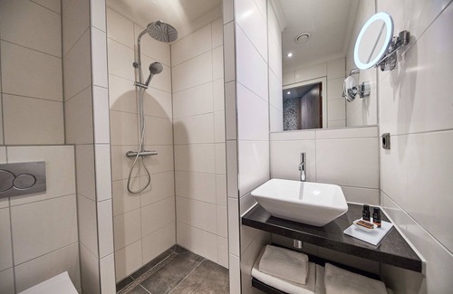 Den Burg Hotel | Discover Hotel de Lindeboom: Top-Rated Family-Friendly Stay