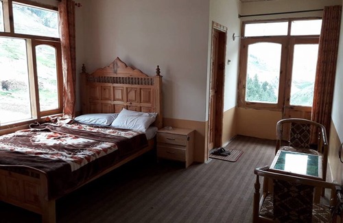 Azad Kashmir Hotel | Convenient Stay at Hotel De Rose Wood Batakundi