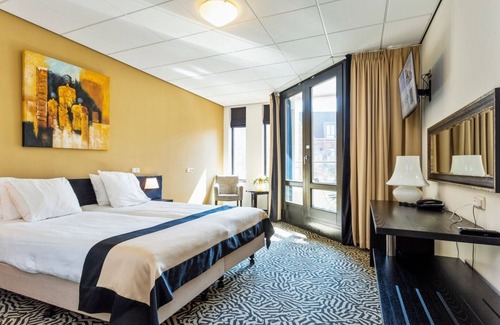 Denekamp Hotel | Tranquil Retreat at Hotel de Schout - 4-Star Stay Awaits