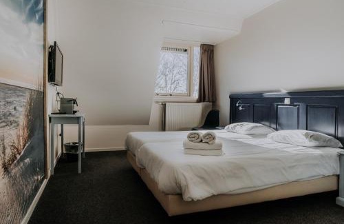 Schiermonnikoog Hotel | Seaside Comfort at Hotel De4dames with Ocean Views