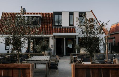 Schiermonnikoog Hotel | Seaside Comfort at Hotel De4dames with Ocean Views
