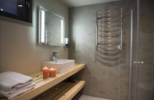 Utsjoki Hotel | Elegant Hotel Deatnu: Family-Friendly with Dining Options