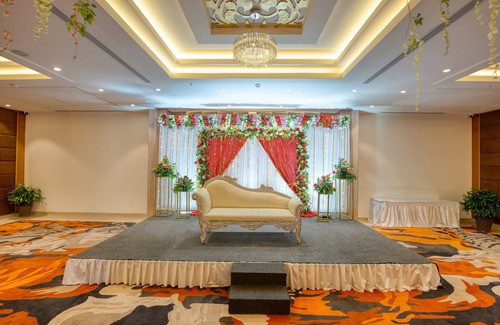 Auli Hotel | Discover Hotel Deep Clarks Inn Lucknow with Family Amenities