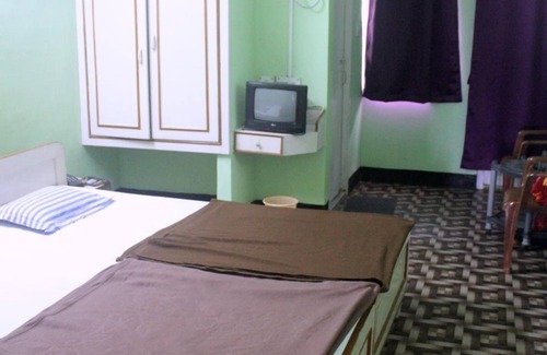 Bakkhali Hotel | Budget-Friendly Hotel Deepak with Pool & Family Amenities