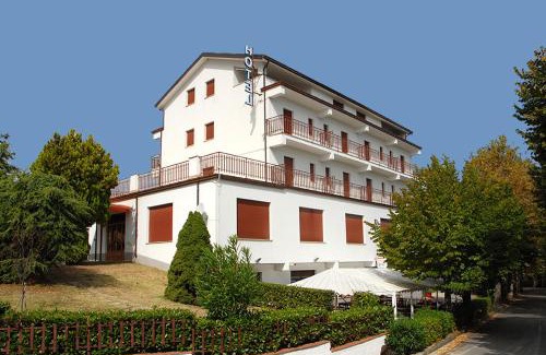 Montedinove Hotel | Discover Hotel Del Duca: Pet-Friendly with Breakfast Included
