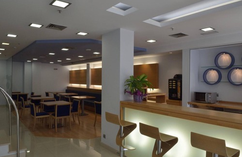 Sant Carles de la Rapita Hotel | Experience Comfort at Hotel del Port with Spa & Breakfast