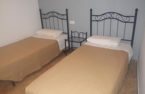 Coll de Nargo Hotel | Discover Hotel Del Llac: Family-Friendly with Pool Access