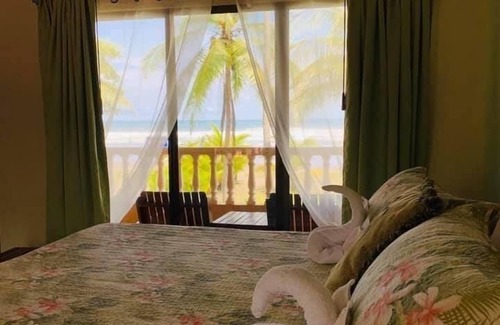 Bejuco Hotel | Relax at Hotel Delfin Playa Bejuco with Pool & Spa