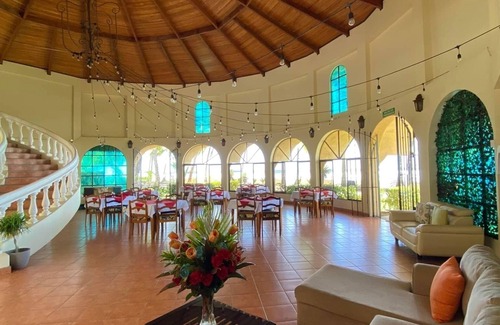 Bejuco Hotel | Relax at Hotel Delfin Playa Bejuco with Pool & Spa