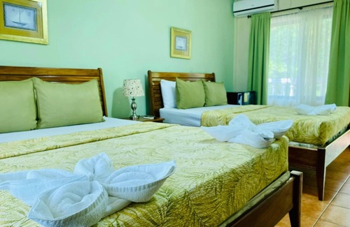 Bejuco Hotel | Relax at Hotel Delfin Playa Bejuco with Pool & Spa