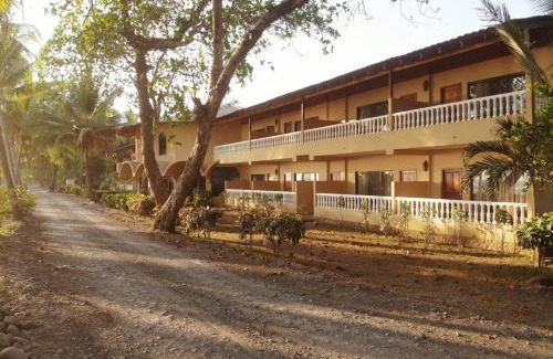 Bejuco Hotel | Beautiful Hotel Delfin Playa Bejuco: Oceanfront Retreat