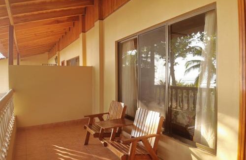 Bejuco Hotel | Beautiful Hotel Delfin Playa Bejuco: Oceanfront Retreat