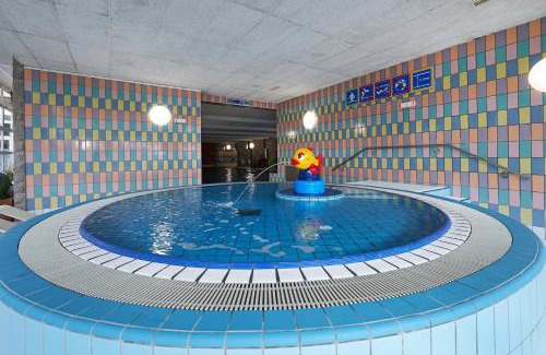 Izola Hotel | Discover Hotel Delfin: Oceanfront Retreat with Pool Access