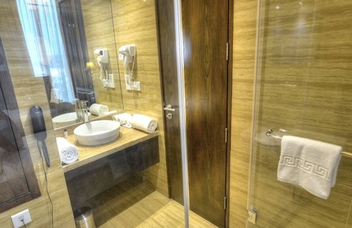 Faridabad Hotel | Inviting Hotel Delite Grand: Family-Friendly Amenities Await