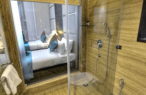 Faridabad Hotel | Inviting Hotel Delite Grand: Family-Friendly Amenities Await