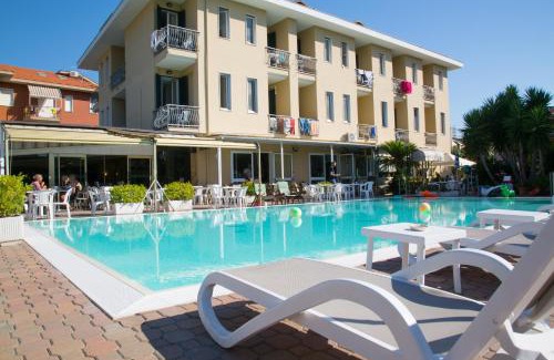 Diano Marina Hotel | Pet-Friendly Hotel Delle Mimose: Oceanfront Retreat Awaits
