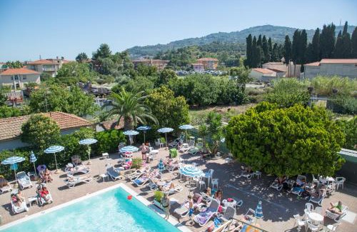 Diano Marina Hotel | Pet-Friendly Hotel Delle Mimose: Oceanfront Retreat Awaits