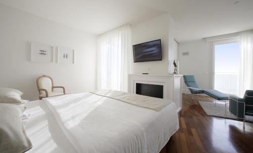Faro Hotel | Experience Hotel Delle Nazioni: Oceanfront & Pet Friendly