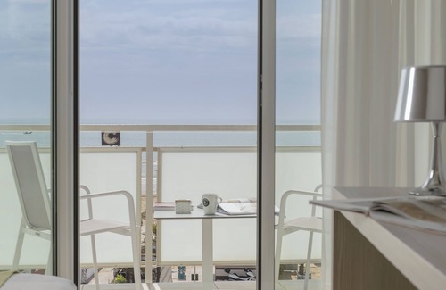 Lido di Jesolo Hotel | Eco-Friendly Retreat at Hotel delle Rose with Ocean Views