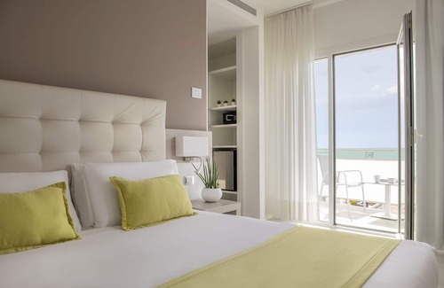 Lido di Jesolo Hotel | Eco-Friendly Retreat at Hotel delle Rose with Ocean Views