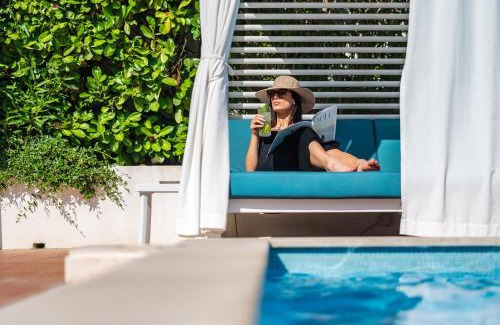 Lido di Jesolo Hotel | Discover Comfort at Hotel Delle Rose with Oceanfront Views