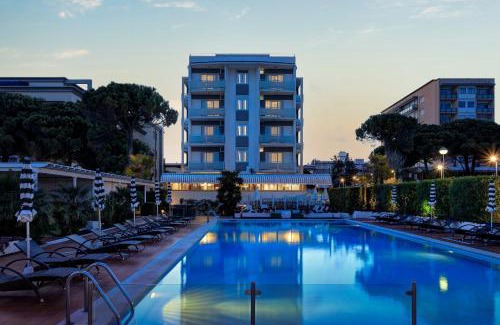 Lido di Jesolo Hotel | Discover Comfort at Hotel Delle Rose with Oceanfront Views