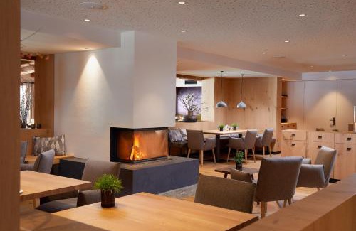 Ellmau Hotel | Hotel Der Bär: Unwind with Pool and Family-Friendly Amenities