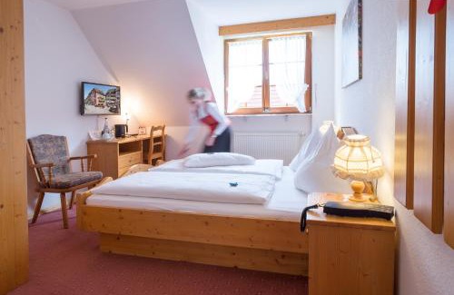 Staufen im Breisgau Hotel | Family-Friendly Hotel der Löwen in Staufen with Dining