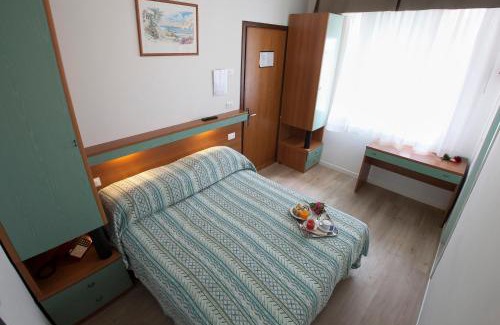 Faro Hotel | Hotel Derby S: Pet-Friendly Retreat with Ocean Views
