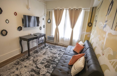 Chinatown Hotel | Discover Comfort at Hotel des Arts with Spa & Breakfast