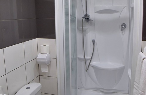 Bourbonne-les-Bains Hotel | Welcoming Hotel des Lauriers Roses with Family-Friendly Amenities