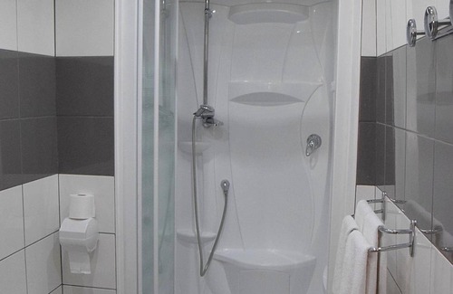 Bourbonne-les-Bains Hotel | Welcoming Hotel des Lauriers Roses with Family-Friendly Amenities