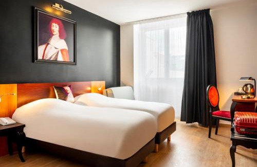 Notre-Dame Hotel | Discover Hotel des Lys: Pet-Friendly & Family-Approved Stay