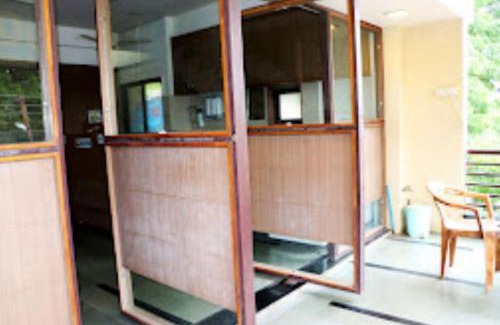 Maheshwar Hotel | Explore Hotel Devarshi in Maheshwar: Family-Friendly Stay